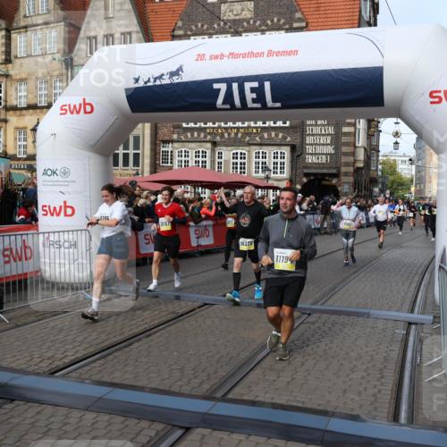 05.10.2025 - 20. swb-Marathon Bremen Yannick Fuchs http://msf.ph/oto/9227956 05.10.2025 11:01:37 Ziel 7908, 9286, 9322, 9371, 10157, 10336, 11194, 11493, 11633 meine-sportfotos.de