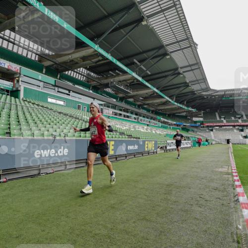 05.10.2025 - 20. swb-Marathon Bremen Michael Burmester http://msf.ph/oto/9227959 05.10.2025 12:24:07 Laufen im Stadion 291, 467, 583, 681, 691, 1117, 1459, 1587, 1714, 44, 1363 meine-sportfotos.de
