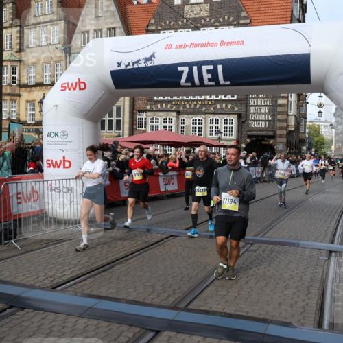 05.10.2025 - 20. swb-Marathon Bremen Yannick Fuchs http://msf.ph/oto/9227961 05.10.2025 11:01:37 Ziel 7908, 9286, 9322, 9371, 10157, 10336, 11194, 11493, 11633 meine-sportfotos.de