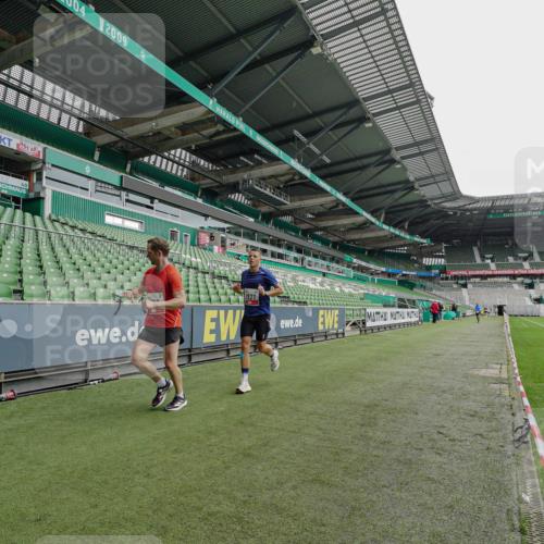 05.10.2025 - 20. swb-Marathon Bremen Michael Burmester http://msf.ph/oto/9227978 05.10.2025 12:25:02 Laufen im Stadion 1162, 1289, 1539, 1921, 467, 583, 1459 meine-sportfotos.de