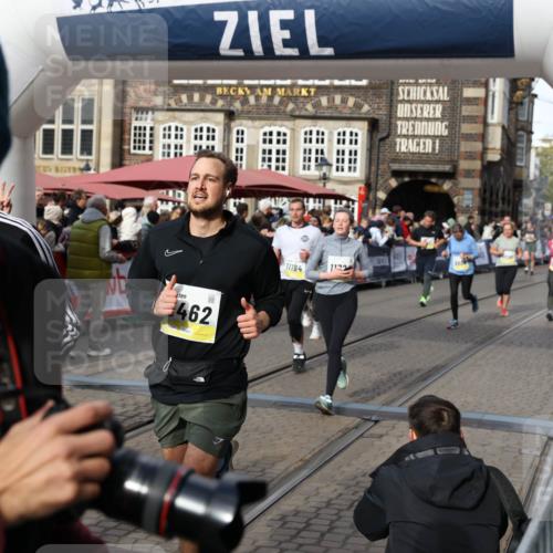 05.10.2025 - 20. swb-Marathon Bremen Yannick Fuchs http://msf.ph/oto/9227979 05.10.2025 10:58:27 Ziel 7077, 9174, 9462, 9608, 9952, 10084, 10368, 10586, 10786, 11049, 11184, 11495, 11562, 11724 meine-sportfotos.de