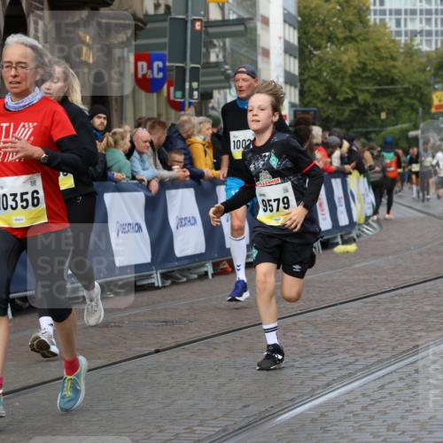 05.10.2025 - 20. swb-Marathon Bremen Strokosch-Dieckow http://msf.ph/oto/9227982 05.10.2025 10:50:14 Ziel 9579, 9645, 9689, 10022, 10356, 10400, 10443, 10923 meine-sportfotos.de