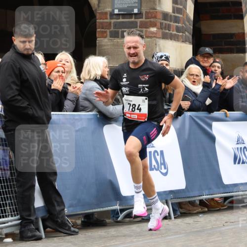 05.10.2025 - 20. swb-Marathon Bremen Strokosch-Dieckow http://msf.ph/oto/9227992 05.10.2025 12:25:21 Ziel 784 meine-sportfotos.de