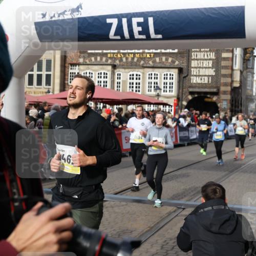 05.10.2025 - 20. swb-Marathon Bremen Yannick Fuchs http://msf.ph/oto/9227996 05.10.2025 10:58:27 Ziel 7077, 9174, 9462, 9608, 9952, 10084, 10368, 10586, 10786, 11049, 11184, 11495, 11562, 11724 meine-sportfotos.de
