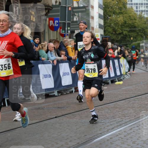 05.10.2025 - 20. swb-Marathon Bremen Strokosch-Dieckow http://msf.ph/oto/9227997 05.10.2025 10:50:14 Ziel 9579, 9645, 9689, 10022, 10356, 10400, 10443, 10923 meine-sportfotos.de