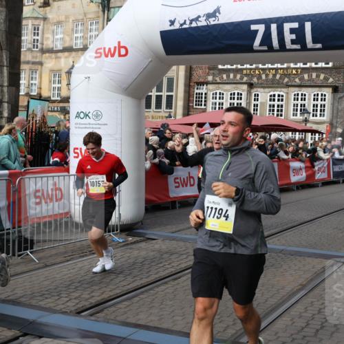 05.10.2025 - 20. swb-Marathon Bremen Yannick Fuchs http://msf.ph/oto/9227999 05.10.2025 11:01:38 Ziel 7908, 9286, 9322, 9371, 10157, 10336, 11194, 11493, 11633 meine-sportfotos.de