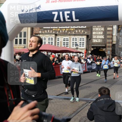 05.10.2025 - 20. swb-Marathon Bremen Yannick Fuchs http://msf.ph/oto/9228002 05.10.2025 10:58:27 Ziel 7077, 9174, 9462, 9608, 9952, 10084, 10368, 10586, 10786, 11049, 11184, 11495, 11562, 11724 meine-sportfotos.de