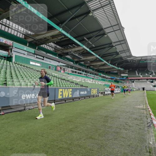 05.10.2025 - 20. swb-Marathon Bremen Michael Burmester http://msf.ph/oto/9228003 05.10.2025 12:25:25 Laufen im Stadion 153, 263, 364, 438, 559, 1068, 1077, 1162, 1289, 1539, 1921 meine-sportfotos.de