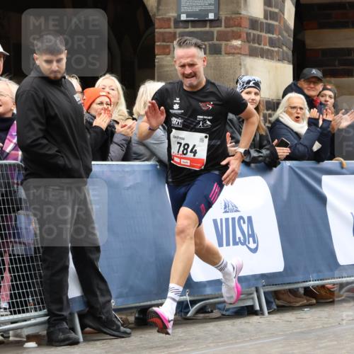 05.10.2025 - 20. swb-Marathon Bremen Strokosch-Dieckow http://msf.ph/oto/9228008 05.10.2025 12:25:21 Ziel 784 meine-sportfotos.de
