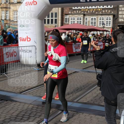 05.10.2025 - 20. swb-Marathon Bremen Yannick Fuchs http://msf.ph/oto/9228019 05.10.2025 10:58:32 Ziel 9174, 9433, 9462, 9608, 9820, 10084, 10368, 10586, 10786, 11049, 11181, 11184, 11291, 11495, 11591, 11700, 11724 meine-sportfotos.de