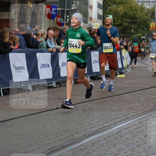 05.10.2025 - 20. swb-Marathon Bremen Strokosch-Dieckow http://msf.ph/oto/9228028 05.10.2025 10:50:18 Ziel 8866, 9740, 10022, 10400, 10443, 10537, 10923, 11022, 11254, 11298, 11460, 11531 meine-sportfotos.de
