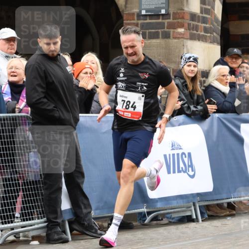 05.10.2025 - 20. swb-Marathon Bremen Strokosch-Dieckow http://msf.ph/oto/9228029 05.10.2025 12:25:21 Ziel 784 meine-sportfotos.de