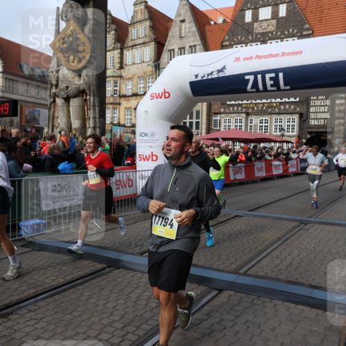 05.10.2025 - 20. swb-Marathon Bremen Yannick Fuchs http://msf.ph/oto/9228032 05.10.2025 11:01:38 Ziel 7908, 9286, 9322, 9371, 10157, 10336, 11194, 11493, 11633 meine-sportfotos.de