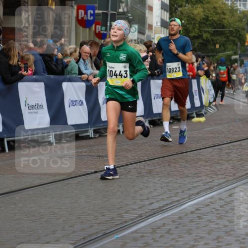 05.10.2025 - 20. swb-Marathon Bremen Strokosch-Dieckow http://msf.ph/oto/9228043 05.10.2025 10:50:18 Ziel 8866, 9740, 10022, 10400, 10443, 10537, 10923, 11022, 11254, 11298, 11460, 11531 meine-sportfotos.de