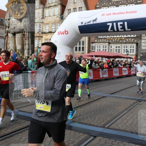 05.10.2025 - 20. swb-Marathon Bremen Yannick Fuchs http://msf.ph/oto/9228044 05.10.2025 11:01:39 Ziel 7908, 9278, 9286, 9322, 9371, 10056, 10157, 10324, 10336, 11194, 11493, 11633 meine-sportfotos.de