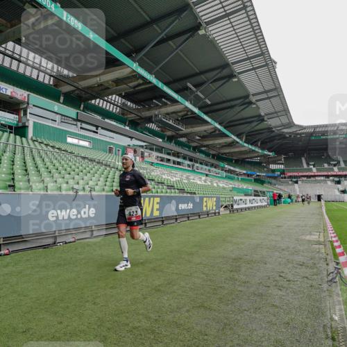05.10.2025 - 20. swb-Marathon Bremen Michael Burmester http://msf.ph/oto/9228051 05.10.2025 12:25:52 Laufen im Stadion 153, 263, 364, 438, 559, 765, 923, 1068, 1077, 1289, 1643, 1162, 1921 meine-sportfotos.de