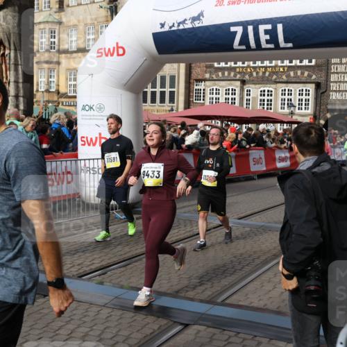 05.10.2025 - 20. swb-Marathon Bremen Yannick Fuchs http://msf.ph/oto/9228083 05.10.2025 10:58:36 Ziel 9433, 9608, 9820, 10055, 10084, 10261, 10408, 10586, 10988, 11181, 11291, 11591, 11700 meine-sportfotos.de