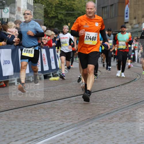 05.10.2025 - 20. swb-Marathon Bremen Strokosch-Dieckow http://msf.ph/oto/9228085 05.10.2025 10:50:21 Ziel 8866, 9740, 10066, 10443, 10537, 10638, 10923, 11022, 11239, 11241, 11254, 11298, 11344, 11460, 11531, 11740 meine-sportfotos.de