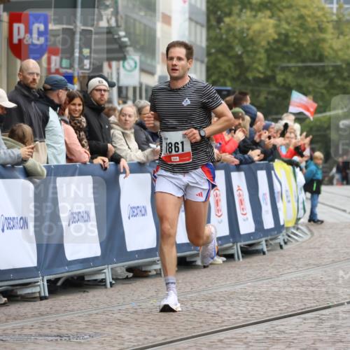 05.10.2025 - 20. swb-Marathon Bremen Strokosch-Dieckow http://msf.ph/oto/9228086 05.10.2025 12:25:48 Ziel 535, 1861 meine-sportfotos.de