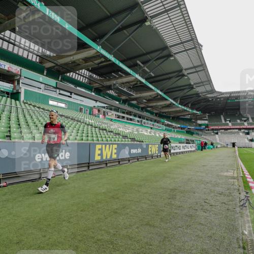05.10.2025 - 20. swb-Marathon Bremen Michael Burmester http://msf.ph/oto/9228087 05.10.2025 12:26:09 Laufen im Stadion 5, 7, 153, 263, 364, 438, 559, 765, 923, 1068, 1077, 1155, 1618, 1643, 364, 1162, 1289, 1921 meine-sportfotos.de