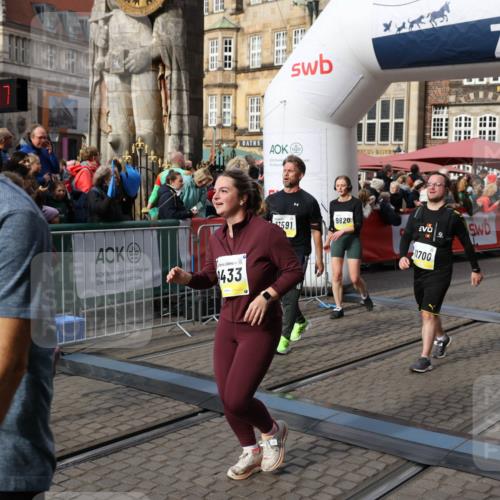 05.10.2025 - 20. swb-Marathon Bremen Yannick Fuchs http://msf.ph/oto/9228105 05.10.2025 10:58:36 Ziel 9433, 9608, 9820, 10055, 10084, 10261, 10408, 10586, 10988, 11181, 11291, 11591, 11700 meine-sportfotos.de