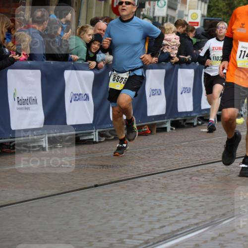 05.10.2025 - 20. swb-Marathon Bremen Strokosch-Dieckow http://msf.ph/oto/9228142 05.10.2025 10:50:22 Ziel 8866, 9740, 10066, 10537, 10638, 10923, 11022, 11239, 11241, 11254, 11298, 11344, 11460, 11531, 11660, 11740 meine-sportfotos.de