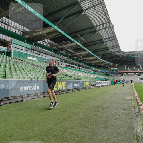 05.10.2025 - 20. swb-Marathon Bremen Michael Burmester http://msf.ph/oto/9228148 05.10.2025 12:27:36 Laufen im Stadion 258, 303, 593, 758, 1303, 1334, 1687, 1700, 2175, 942, 1571, 1969 meine-sportfotos.de
