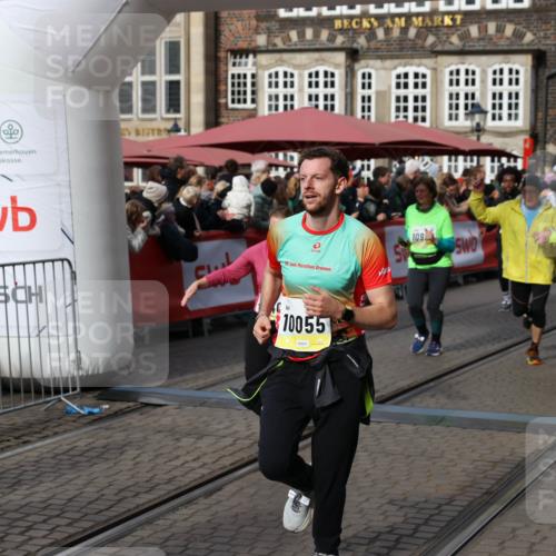 05.10.2025 - 20. swb-Marathon Bremen Yannick Fuchs http://msf.ph/oto/9228149 05.10.2025 10:58:39 Ziel 9433, 9766, 9820, 9913, 10055, 10261, 10285, 10408, 10513, 10988, 11181, 11291, 11591, 11700 meine-sportfotos.de