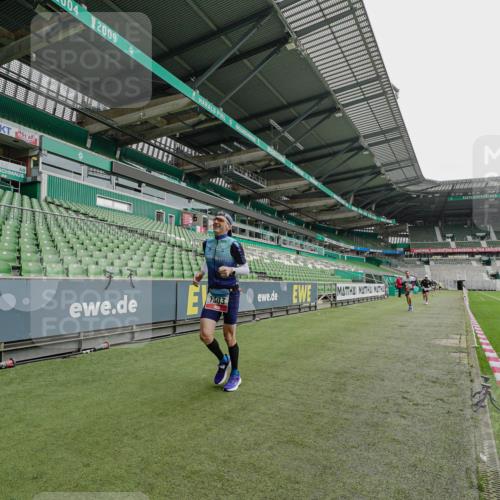 05.10.2025 - 20. swb-Marathon Bremen Michael Burmester http://msf.ph/oto/9228153 05.10.2025 12:27:44 Laufen im Stadion 258, 303, 593, 758, 1303, 1334, 1668, 1687, 2175, 1571, 1700, 1969 meine-sportfotos.de