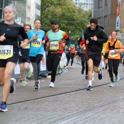 05.10.2025 - 20. swb-Marathon Bremen Strokosch-Dieckow http://msf.ph/oto/9228160 05.10.2025 10:50:25 Ziel 8866, 9337, 9740, 10066, 10199, 10537, 10638, 10923, 11022, 11239, 11241, 11254, 11298, 11344, 11460, 11531, 11660, 11740 meine-sportfotos.de