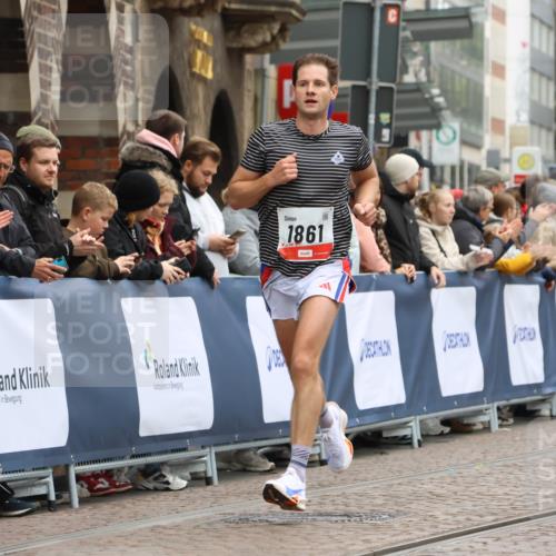 05.10.2025 - 20. swb-Marathon Bremen Strokosch-Dieckow http://msf.ph/oto/9228161 05.10.2025 12:25:49 Ziel 535, 1861 meine-sportfotos.de