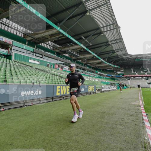 05.10.2025 - 20. swb-Marathon Bremen Michael Burmester http://msf.ph/oto/9228167 05.10.2025 12:27:50 Laufen im Stadion 258, 303, 593, 758, 1249, 1303, 1334, 1668, 1687, 2175, 1571, 1700, 1969 meine-sportfotos.de