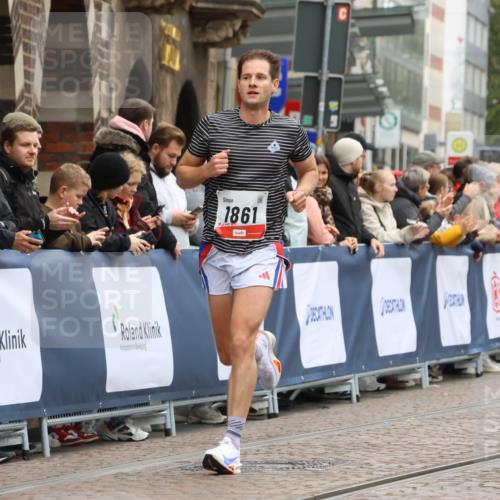 05.10.2025 - 20. swb-Marathon Bremen Strokosch-Dieckow http://msf.ph/oto/9228181 05.10.2025 12:25:49 Ziel 535, 1861 meine-sportfotos.de