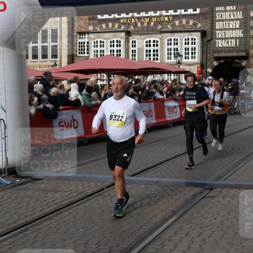 05.10.2025 - 20. swb-Marathon Bremen Yannick Fuchs http://msf.ph/oto/9228188 05.10.2025 11:01:42 Ziel 7908, 9278, 9286, 9322, 9371, 9432, 10030, 10056, 10157, 10324, 10336, 10562, 11194, 11223, 11463, 11493, 11732, 11733 meine-sportfotos.de