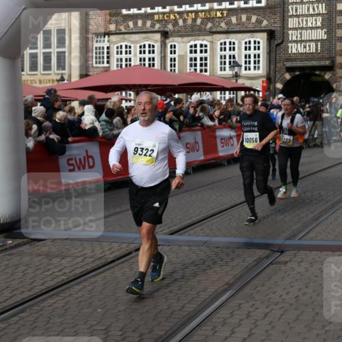 05.10.2025 - 20. swb-Marathon Bremen Yannick Fuchs http://msf.ph/oto/9228192 05.10.2025 11:01:42 Ziel 7908, 9278, 9286, 9322, 9371, 9432, 10030, 10056, 10157, 10324, 10336, 10562, 11194, 11223, 11463, 11493, 11732, 11733 meine-sportfotos.de