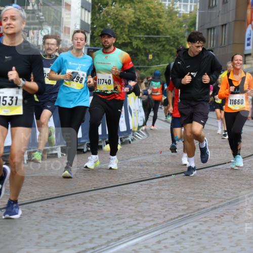 05.10.2025 - 20. swb-Marathon Bremen Strokosch-Dieckow http://msf.ph/oto/9228195 05.10.2025 10:50:25 Ziel 8866, 9337, 9740, 10066, 10199, 10537, 10638, 10923, 11022, 11239, 11241, 11254, 11298, 11344, 11460, 11531, 11660, 11740 meine-sportfotos.de