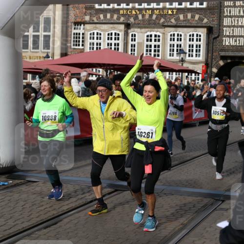 05.10.2025 - 20. swb-Marathon Bremen Yannick Fuchs http://msf.ph/oto/9228211 05.10.2025 10:58:41 Ziel 9430, 9433, 9472, 9529, 9766, 9820, 9913, 10049, 10055, 10261, 10285, 10408, 10513, 10936, 10988, 11291, 11700 meine-sportfotos.de