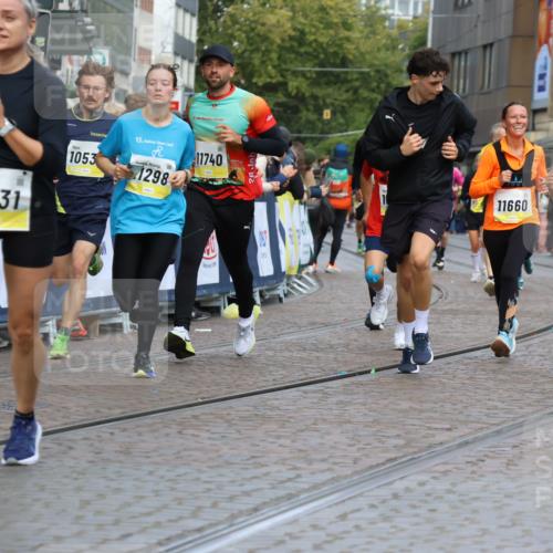 05.10.2025 - 20. swb-Marathon Bremen Strokosch-Dieckow http://msf.ph/oto/9228215 05.10.2025 10:50:25 Ziel 8866, 9337, 9740, 10066, 10199, 10537, 10638, 10923, 11022, 11239, 11241, 11254, 11298, 11344, 11460, 11531, 11660, 11740 meine-sportfotos.de