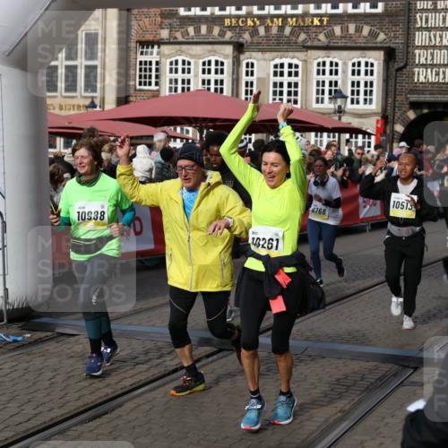 05.10.2025 - 20. swb-Marathon Bremen Yannick Fuchs http://msf.ph/oto/9228218 05.10.2025 10:58:41 Ziel 9430, 9433, 9472, 9529, 9766, 9820, 9913, 10049, 10055, 10261, 10285, 10408, 10513, 10936, 10988, 11291, 11700 meine-sportfotos.de