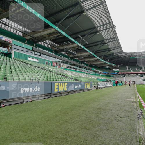05.10.2025 - 20. swb-Marathon Bremen Michael Burmester http://msf.ph/oto/9228230 05.10.2025 12:28:59 Laufen im Stadion 62, 733, 940, 1688, 2179, 2253, 1249, 1668 meine-sportfotos.de
