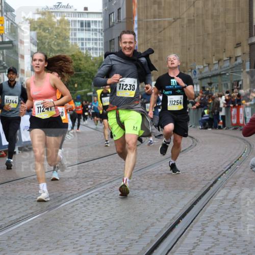 05.10.2025 - 20. swb-Marathon Bremen Strokosch-Dieckow http://msf.ph/oto/9228232 05.10.2025 10:50:27 Ziel 8866, 9267, 9337, 10066, 10199, 10537, 10638, 11022, 11239, 11241, 11254, 11298, 11344, 11460, 11531, 11660, 11740 meine-sportfotos.de