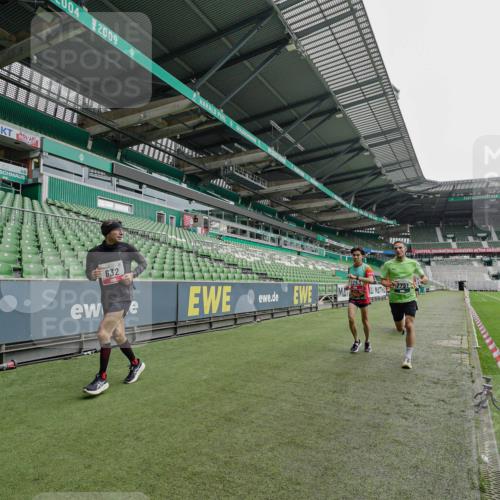 05.10.2025 - 20. swb-Marathon Bremen Michael Burmester http://msf.ph/oto/9228259 05.10.2025 12:29:20 Laufen im Stadion 17, 18, 632, 733, 742, 871, 940, 1063, 1688, 2253, 7751, 62, 2179 meine-sportfotos.de