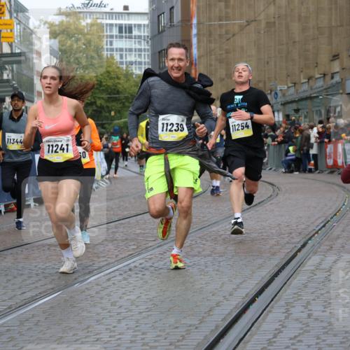 05.10.2025 - 20. swb-Marathon Bremen Strokosch-Dieckow http://msf.ph/oto/9228260 05.10.2025 10:50:28 Ziel 9267, 9299, 9337, 9986, 10066, 10199, 10251, 10537, 10638, 11239, 11241, 11254, 11298, 11344, 11466, 11531, 11660, 11740 meine-sportfotos.de