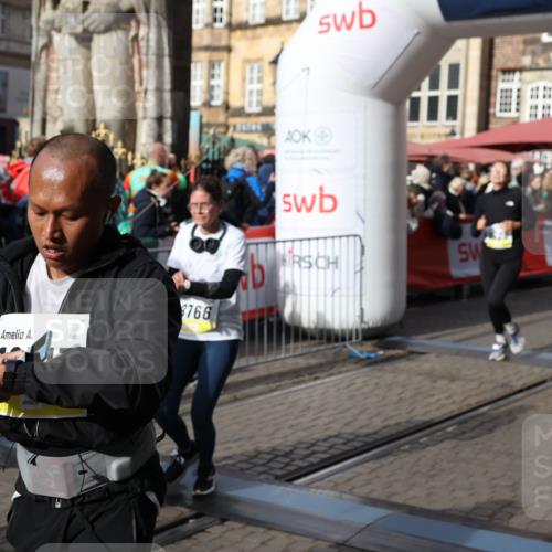 05.10.2025 - 20. swb-Marathon Bremen Yannick Fuchs http://msf.ph/oto/9228271 05.10.2025 10:58:44 Ziel 7163, 9359, 9430, 9472, 9529, 9714, 9766, 9913, 10049, 10055, 10261, 10285, 10408, 10513, 10527, 10936, 10988, 11078 meine-sportfotos.de