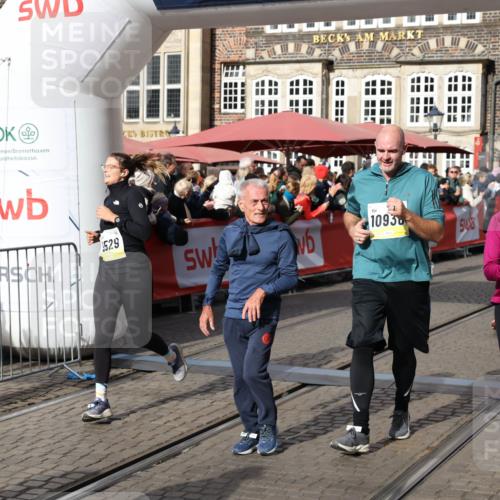 05.10.2025 - 20. swb-Marathon Bremen Yannick Fuchs http://msf.ph/oto/9228283 05.10.2025 10:58:45 Ziel 7163, 9359, 9430, 9472, 9529, 9714, 9766, 9913, 10049, 10261, 10285, 10408, 10513, 10527, 10591, 10679, 10871, 10936, 10988, 11078 meine-sportfotos.de