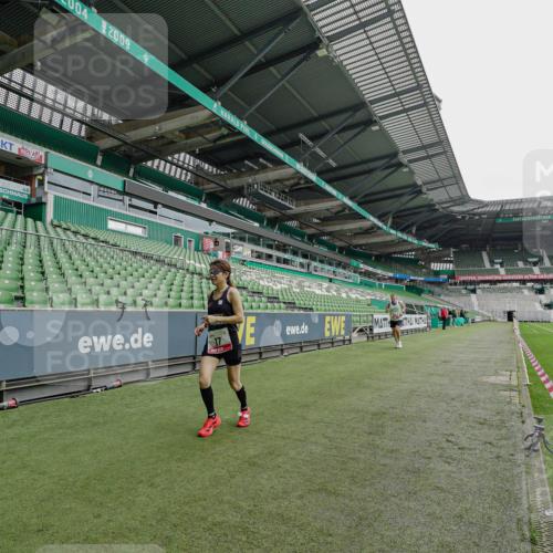 05.10.2025 - 20. swb-Marathon Bremen Michael Burmester http://msf.ph/oto/9228284 05.10.2025 12:29:26 Laufen im Stadion 17, 18, 632, 733, 742, 871, 940, 1063, 1688, 2253, 7751, 62, 2179 meine-sportfotos.de