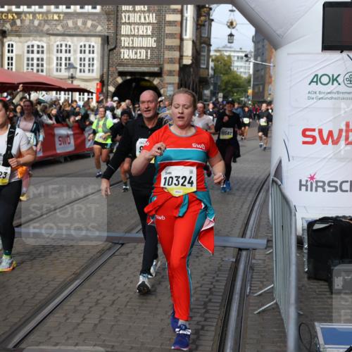 05.10.2025 - 20. swb-Marathon Bremen Yannick Fuchs http://msf.ph/oto/9228290 05.10.2025 11:01:44 Ziel 7908, 9278, 9322, 9371, 9432, 10026, 10030, 10056, 10157, 10324, 10336, 10562, 11223, 11463, 11493, 11732, 11733 meine-sportfotos.de