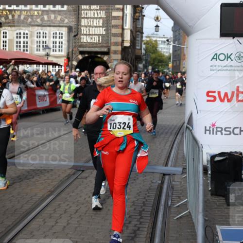 05.10.2025 - 20. swb-Marathon Bremen Yannick Fuchs http://msf.ph/oto/9228293 05.10.2025 11:01:44 Ziel 7908, 9278, 9322, 9371, 9432, 10026, 10030, 10056, 10157, 10324, 10336, 10562, 11223, 11463, 11493, 11732, 11733 meine-sportfotos.de