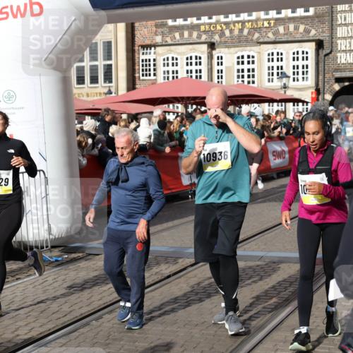 05.10.2025 - 20. swb-Marathon Bremen Yannick Fuchs http://msf.ph/oto/9228298 05.10.2025 10:58:45 Ziel 7163, 9359, 9430, 9472, 9529, 9714, 9766, 9913, 10049, 10261, 10285, 10408, 10513, 10527, 10591, 10679, 10871, 10936, 10988, 11078 meine-sportfotos.de