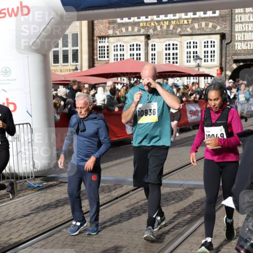 05.10.2025 - 20. swb-Marathon Bremen Yannick Fuchs http://msf.ph/oto/9228304 05.10.2025 10:58:45 Ziel 7163, 9359, 9430, 9472, 9529, 9714, 9766, 9913, 10049, 10261, 10285, 10408, 10513, 10527, 10591, 10679, 10871, 10936, 10988, 11078 meine-sportfotos.de